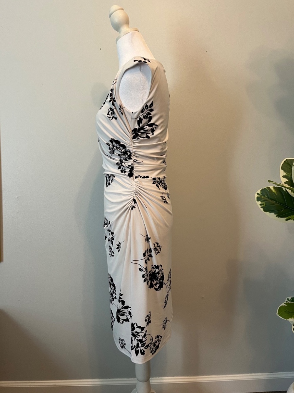 Lauren - Ralph Lauren Dress Sleeveless Ruched Waist White and Black Floral Dress - Picture 2 of 4